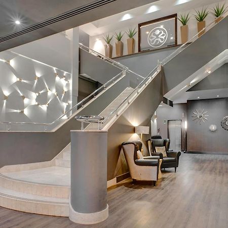 Sandman Signature London Gatwick Hotel Кроули Екстериор снимка