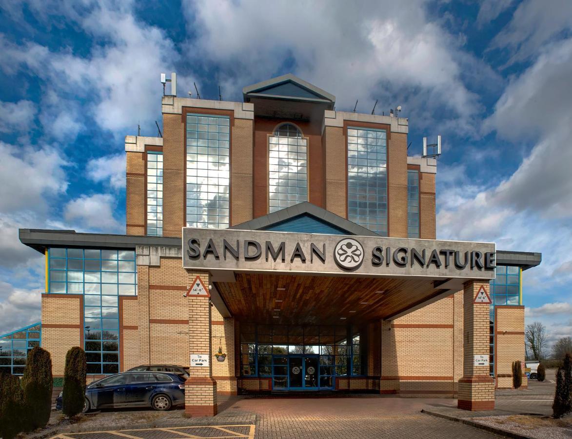 Sandman Signature London Gatwick Hotel Кроули Екстериор снимка