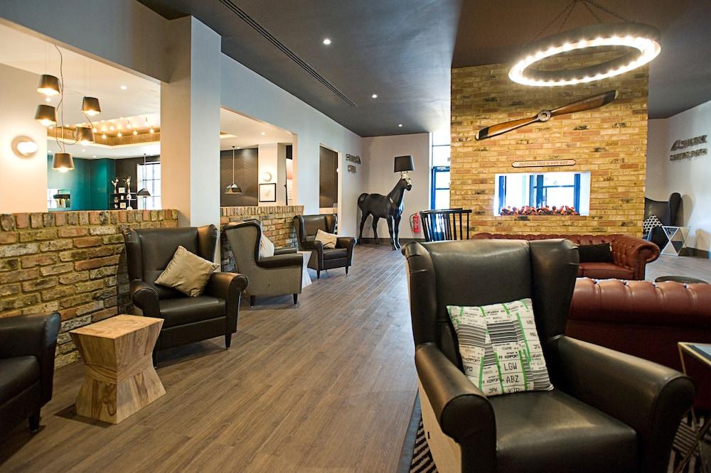 Sandman Signature London Gatwick Hotel Кроули Екстериор снимка
