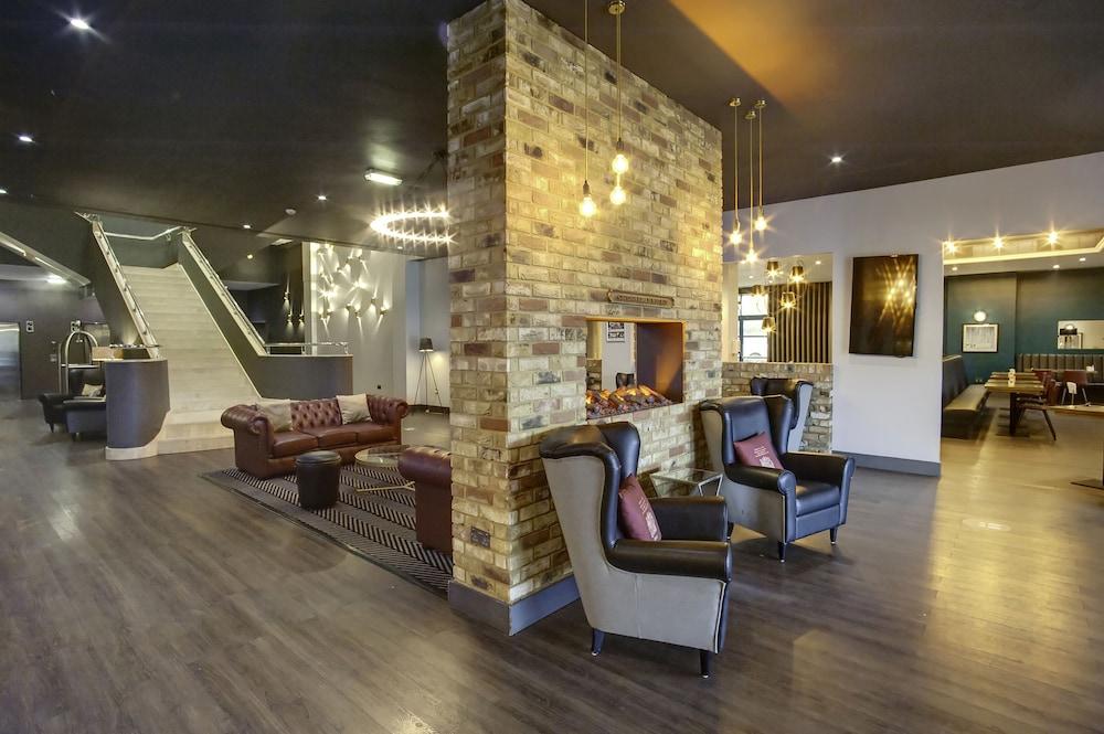 Sandman Signature London Gatwick Hotel Кроули Екстериор снимка