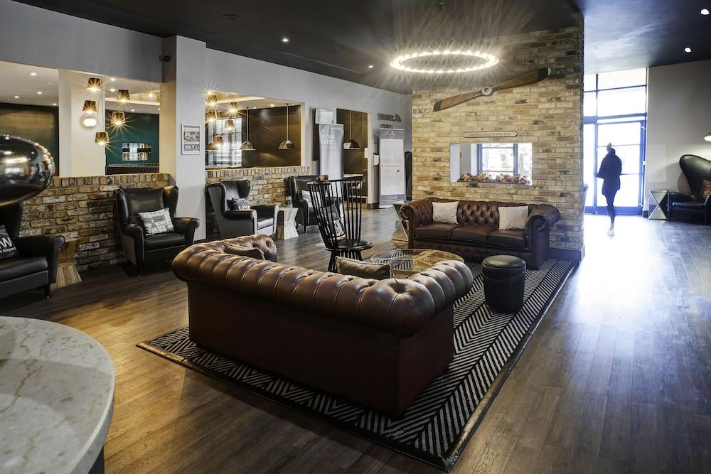 Sandman Signature London Gatwick Hotel Кроули Екстериор снимка