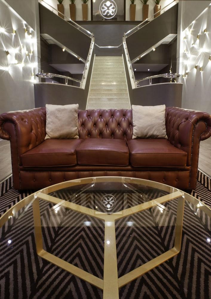 Sandman Signature London Gatwick Hotel Кроули Екстериор снимка