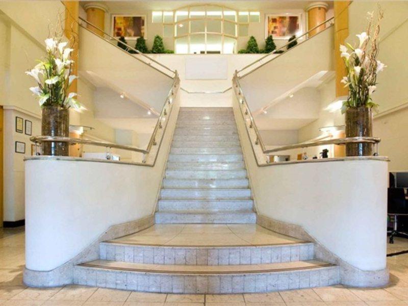 Sandman Signature London Gatwick Hotel Кроули Екстериор снимка