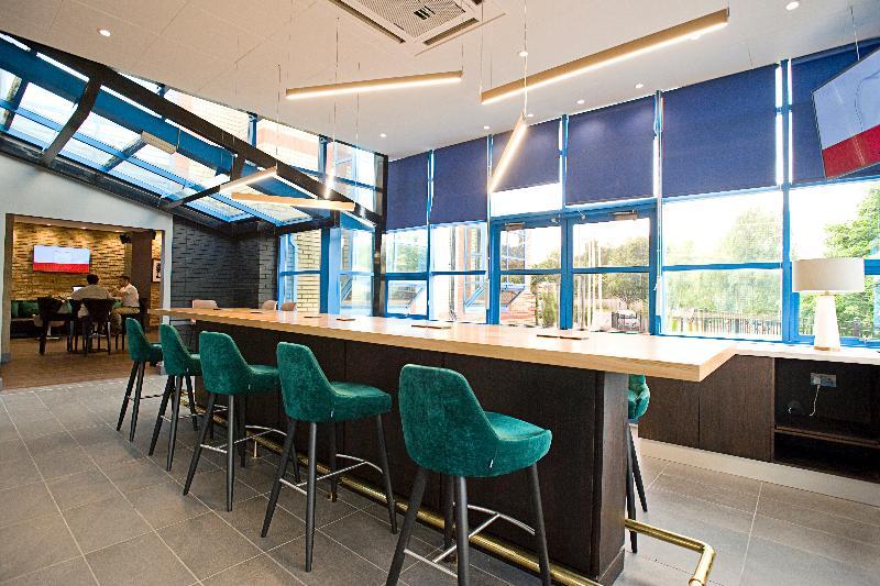 Sandman Signature London Gatwick Hotel Кроули Екстериор снимка