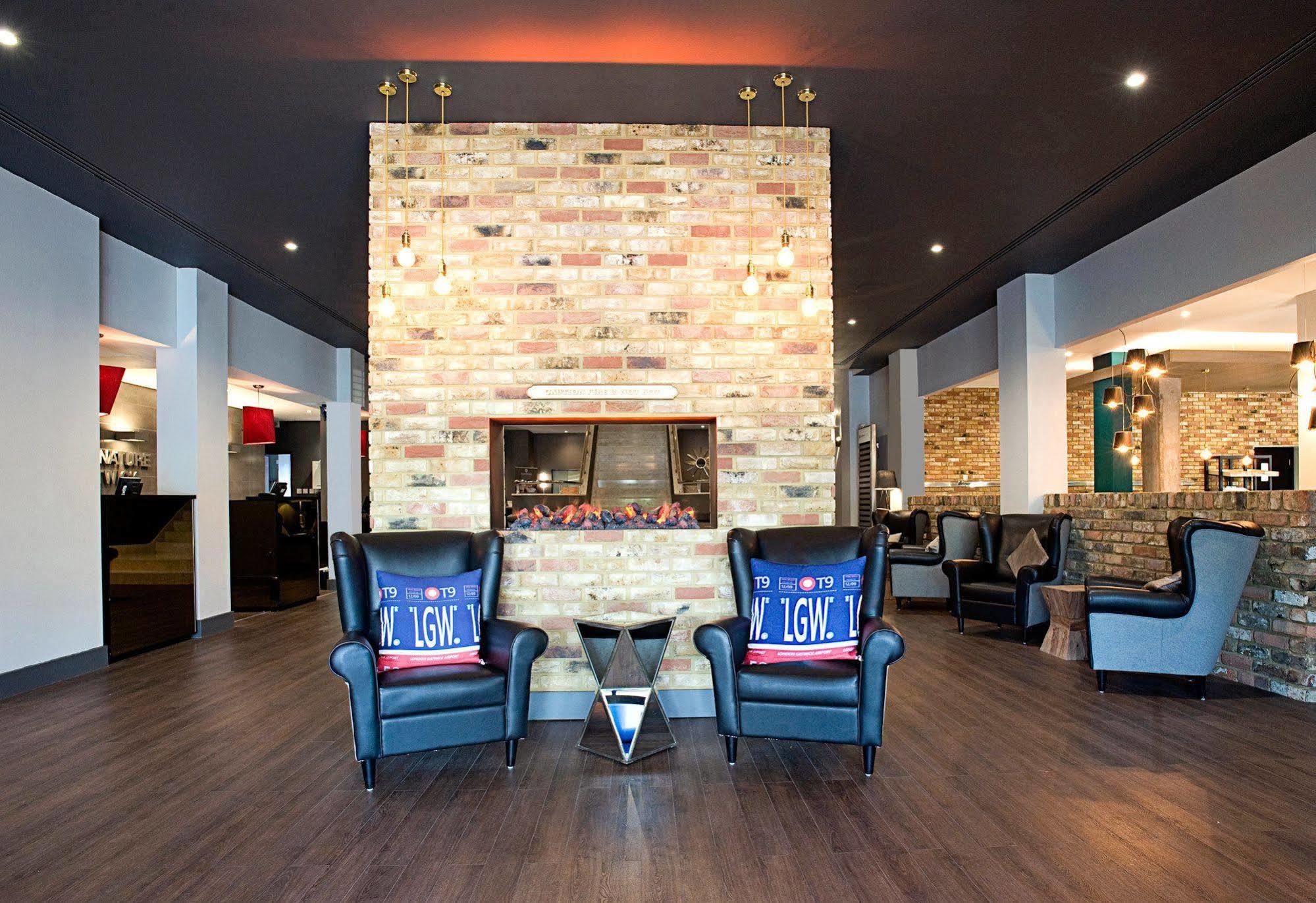 Sandman Signature London Gatwick Hotel Кроули Екстериор снимка