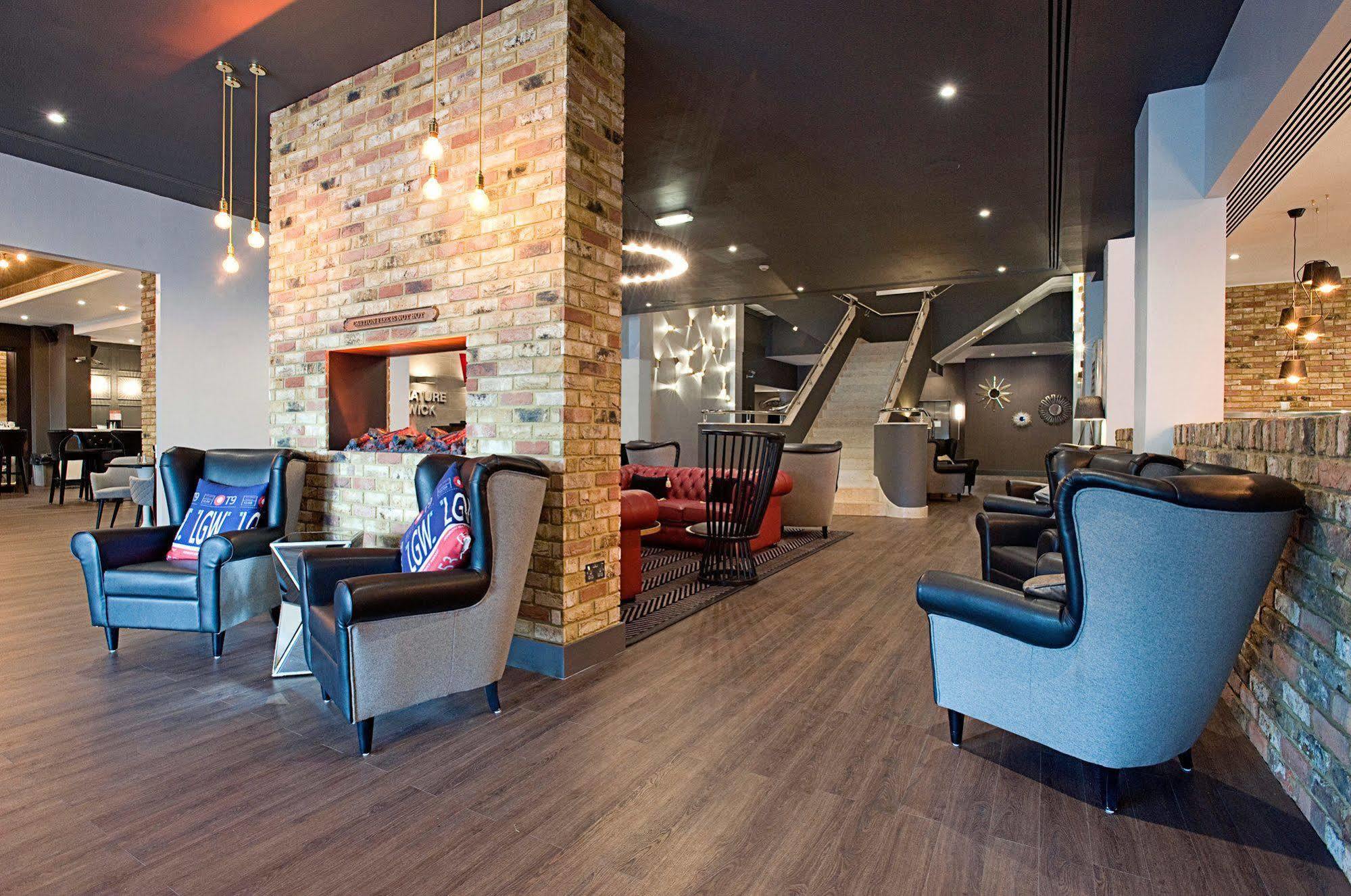 Sandman Signature London Gatwick Hotel Кроули Екстериор снимка