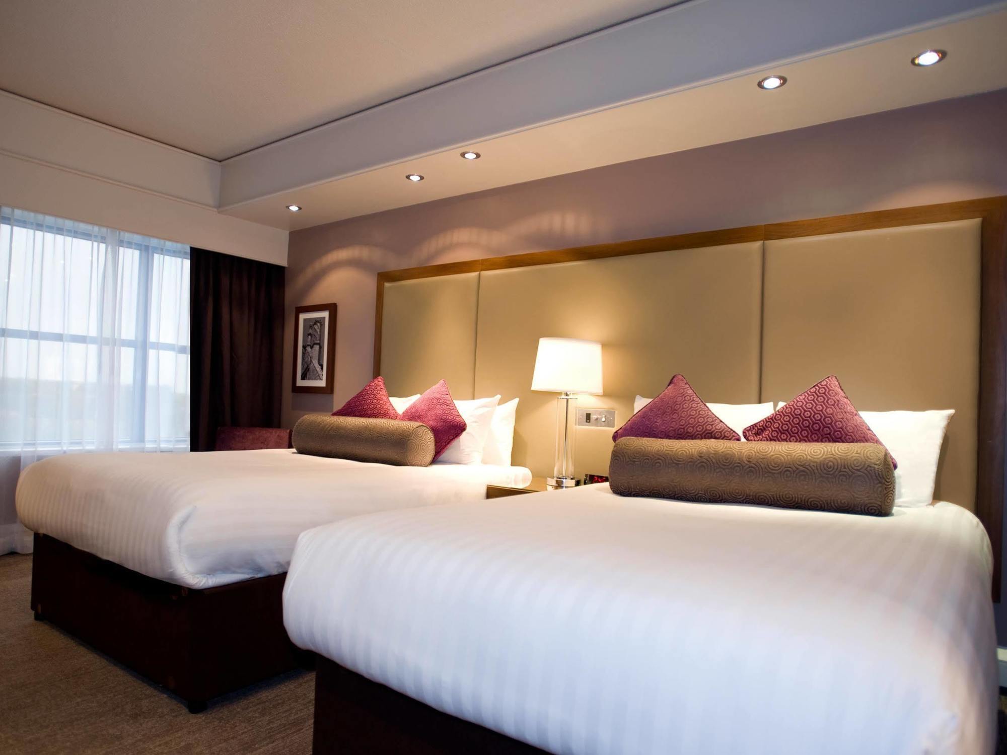 Sandman Signature London Gatwick Hotel Кроули Екстериор снимка