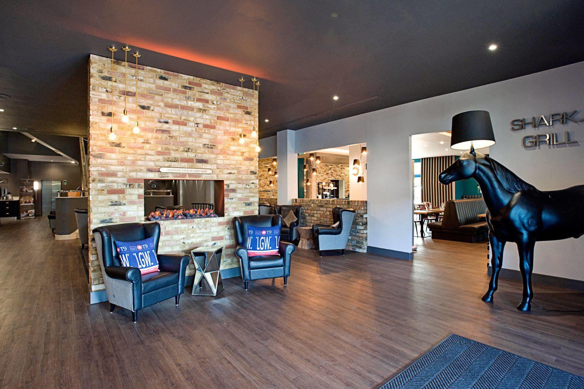 Sandman Signature London Gatwick Hotel Кроули Екстериор снимка